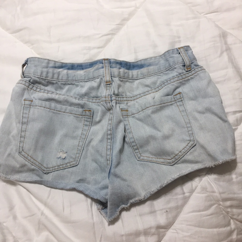 FOREVER 21 Light-washed Ripped Jean Shorts - Picture 3 of 3
